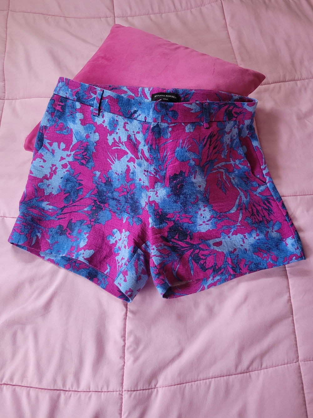 Banana Republic Fuchsia & Blue Floral Shorts. EUC